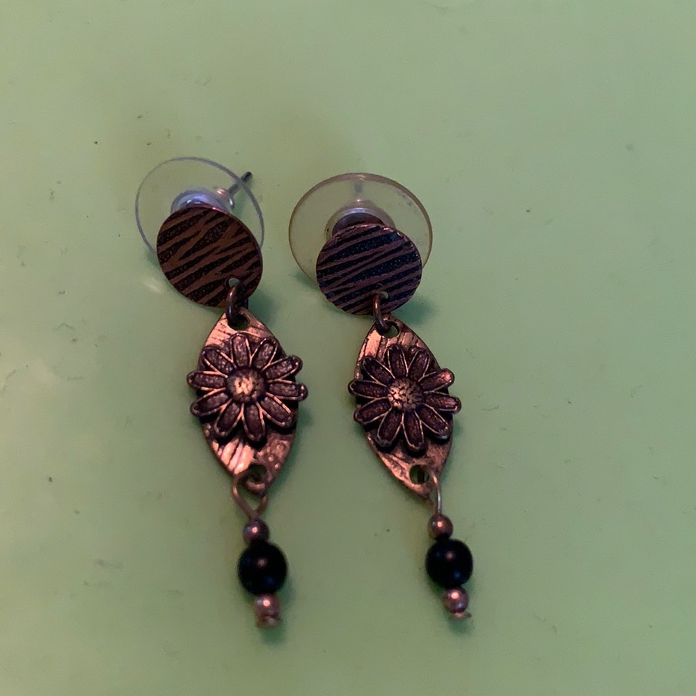 Vintage daisy dangle earrings